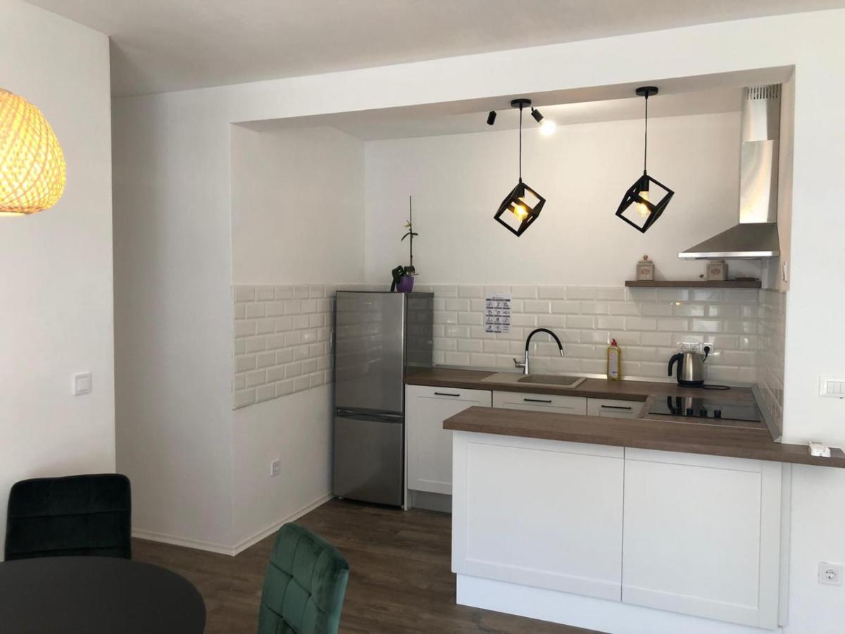 Apartments Martina Tisno Exterior photo