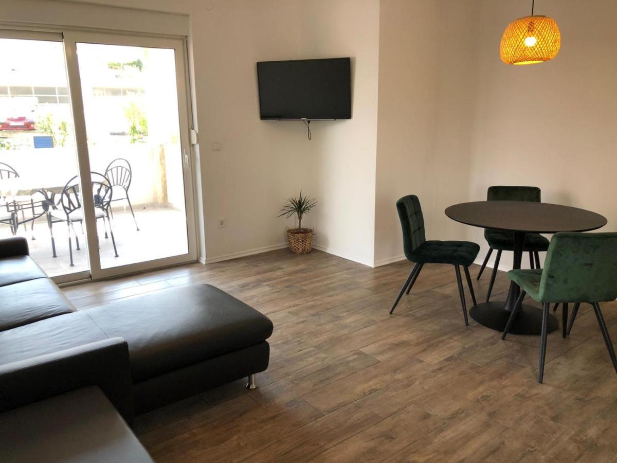 Apartments Martina Tisno Exterior photo