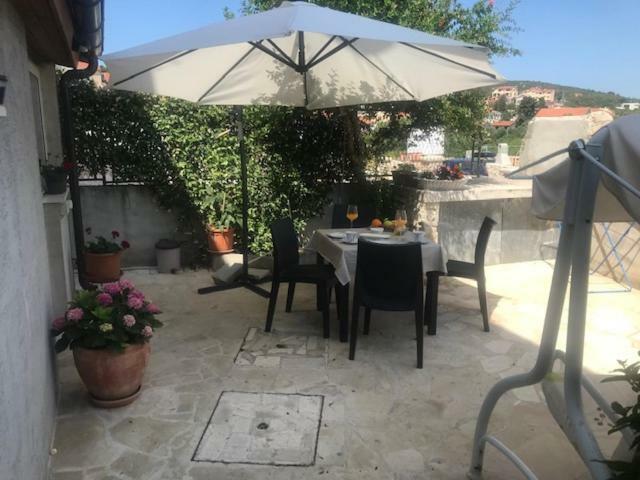Apartments Martina Tisno Exterior photo